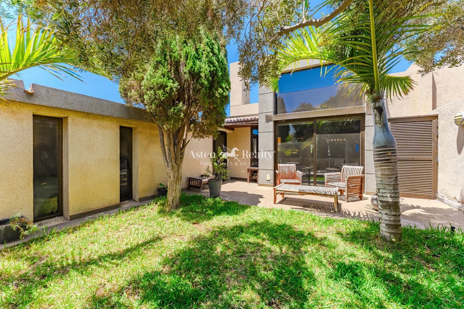Exterior view of Single-family semi-detached for sale in Granadilla de Abona  with Private garden, Terrace and Storage room