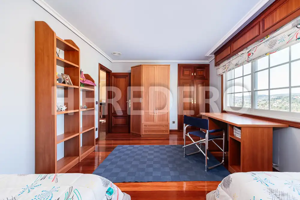Habitación de Casa o chalet en venta en Vigo  con Calefacción, Jardín privado y Terraza