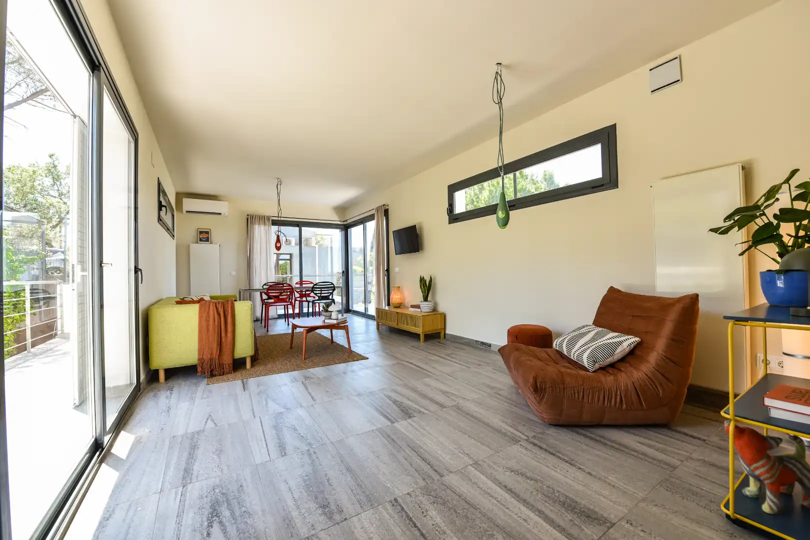 Sala d'estar de Casa o xalet en venda en L'Escala amb Aire condicionat, Calefacció i Jardí privat