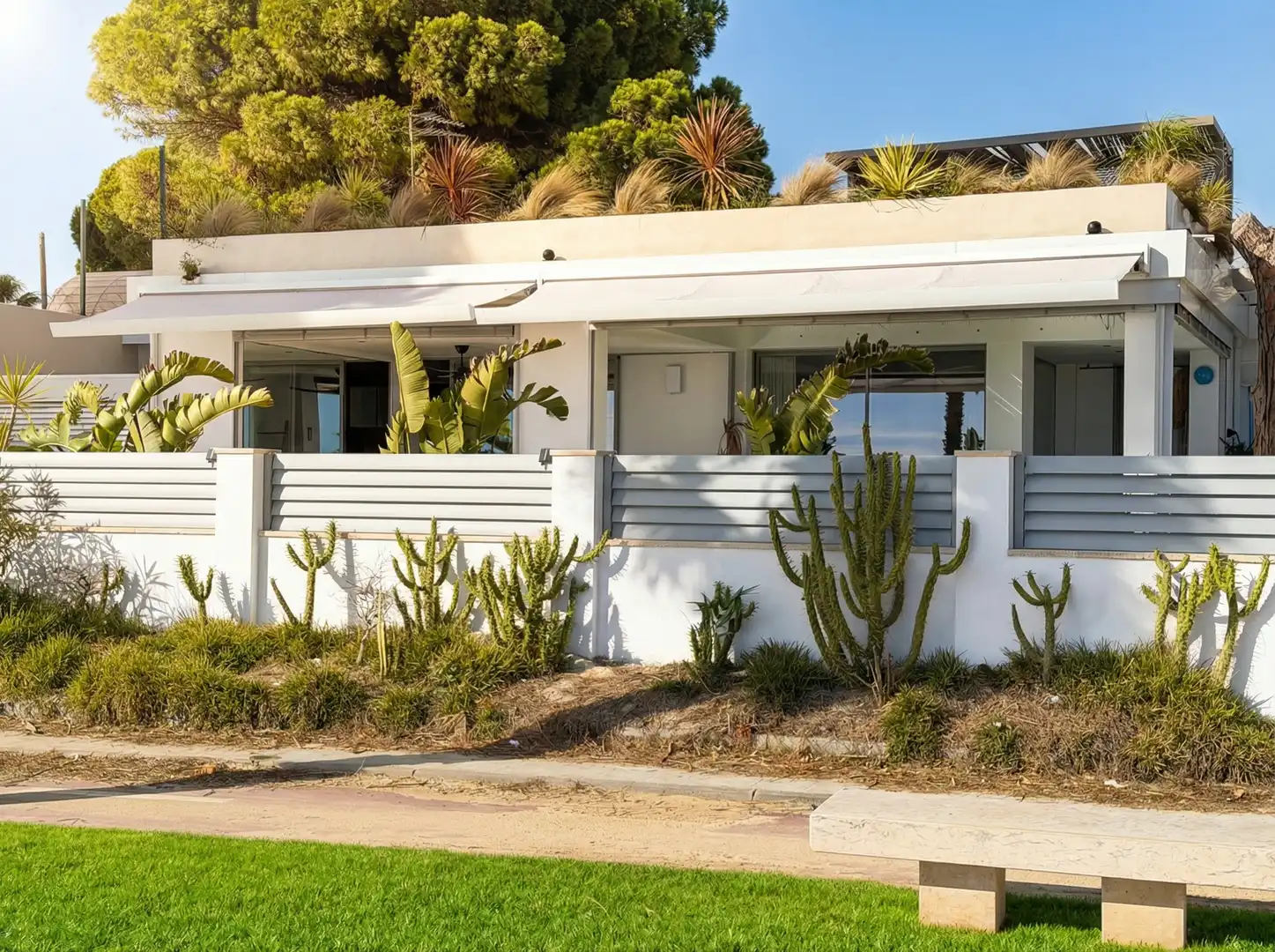 Vista exterior de Casa o chalet en venta en Cambrils con Aire acondicionado, Piscina y Amueblado