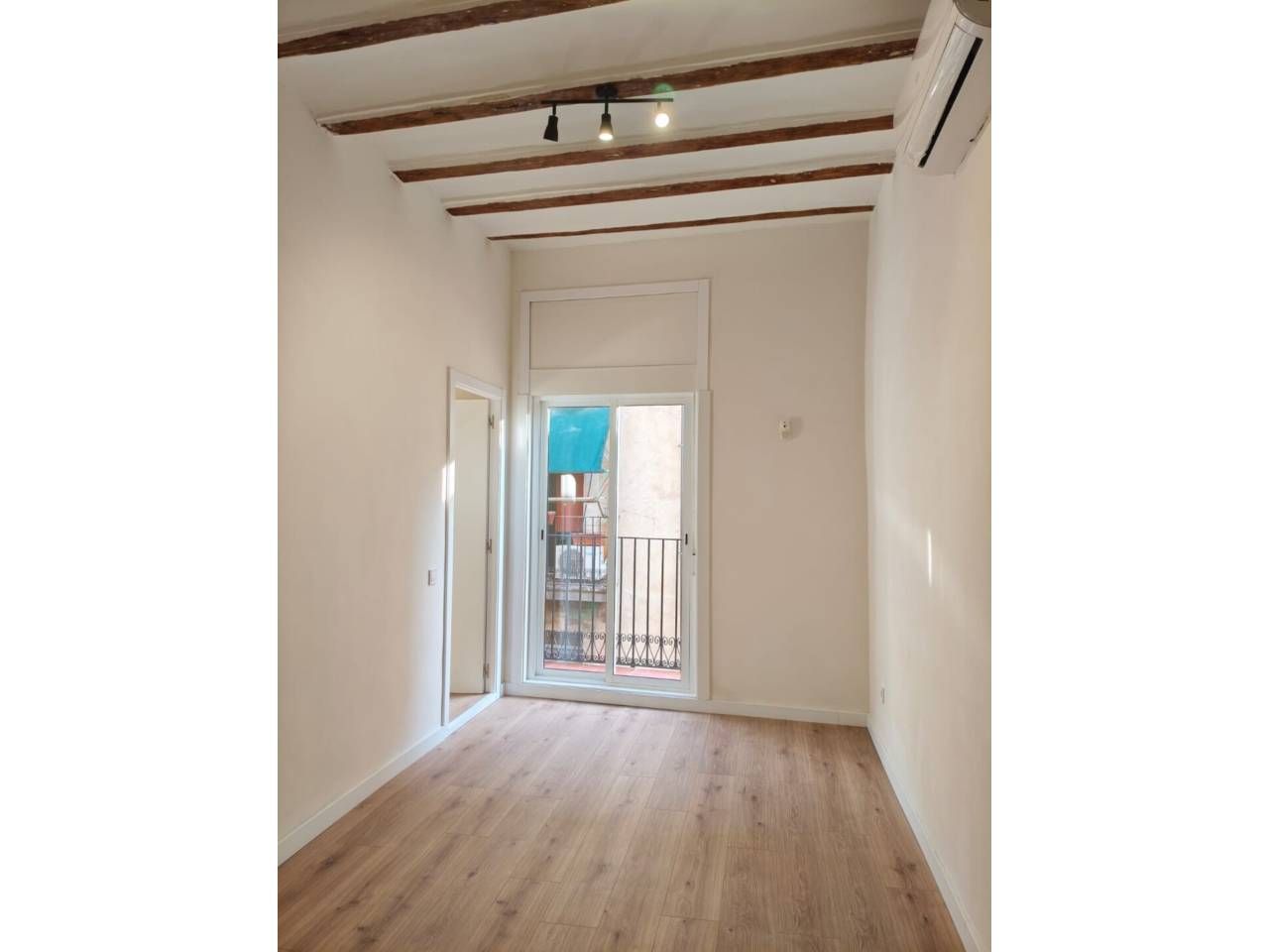 Bedroom of Flat for sale in  Barcelona Capital  with Air Conditioner, Parquet flooring and Terrace