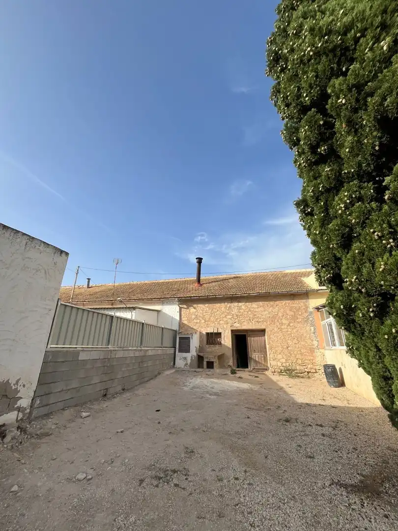 Vista exterior de Casa o xalet en venda en Monóvar  / Monòver amb Jardí privat