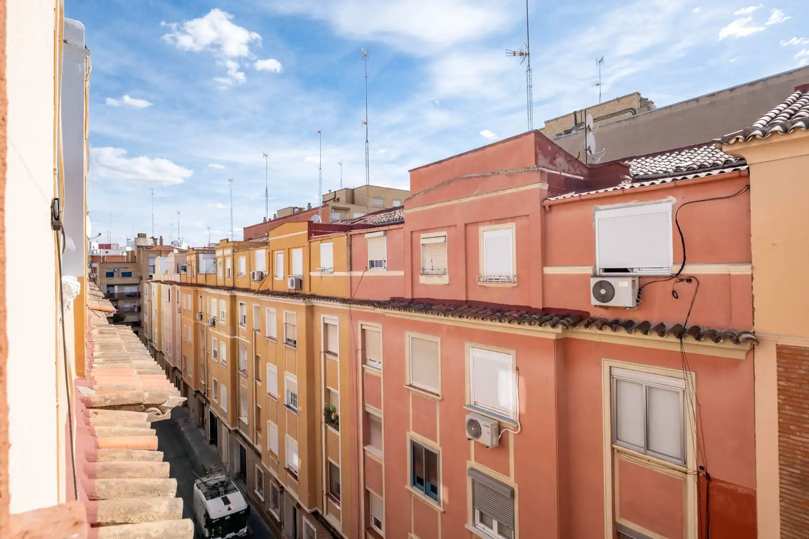 Vista exterior de Edifici en venda en Zaragoza