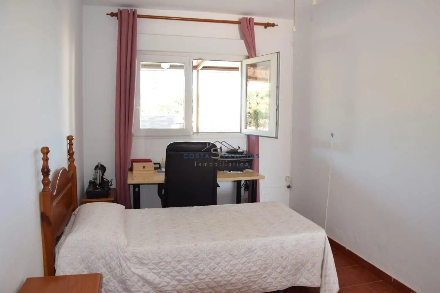 Dormitori de Finca rústica en venda en Gibraleón amb Aire condicionat, Terrassa i Piscina