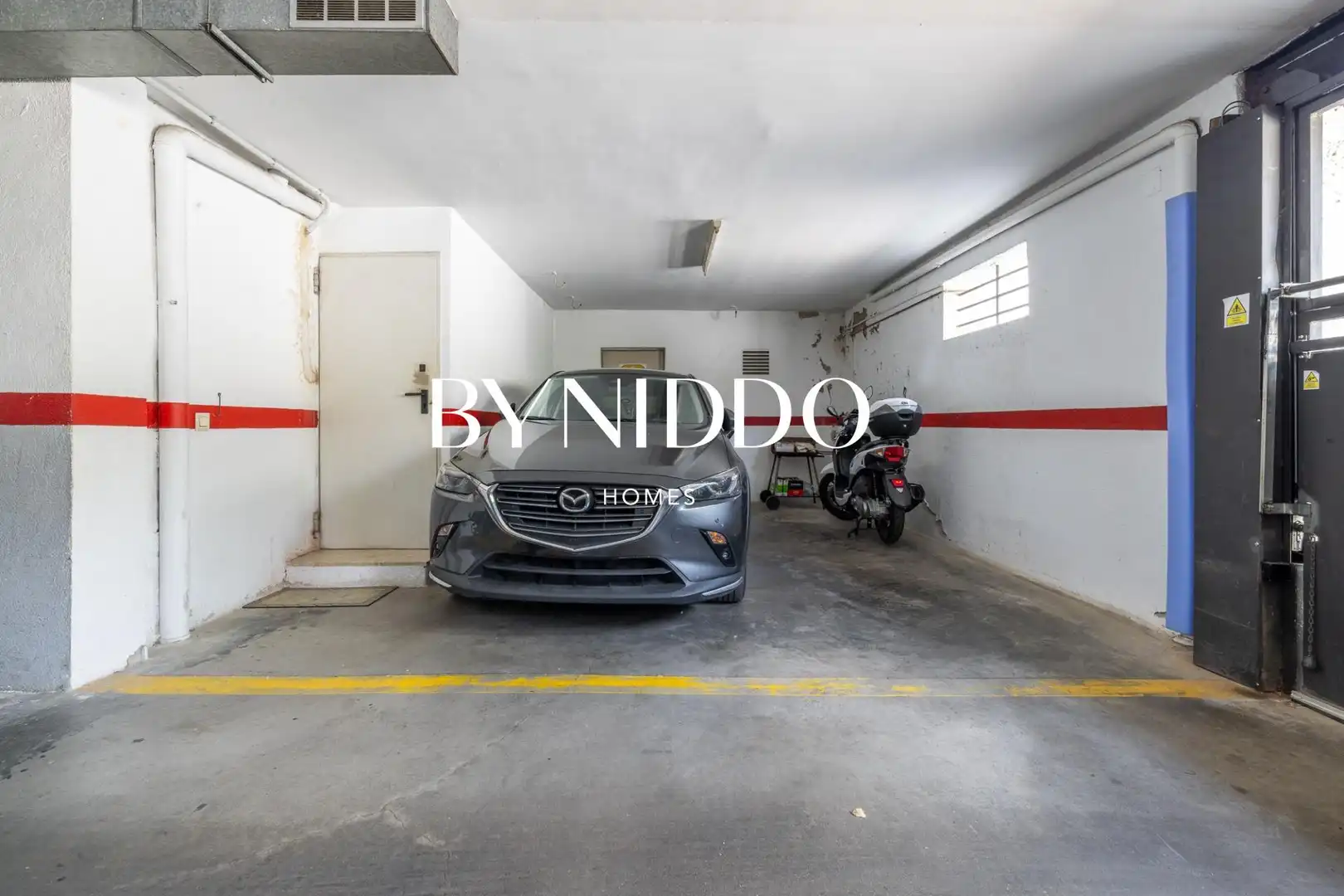 Parking de Casa adosada en venta en Sant Cugat del Vallès con Aire acondicionado, Calefacción y Jardín privado