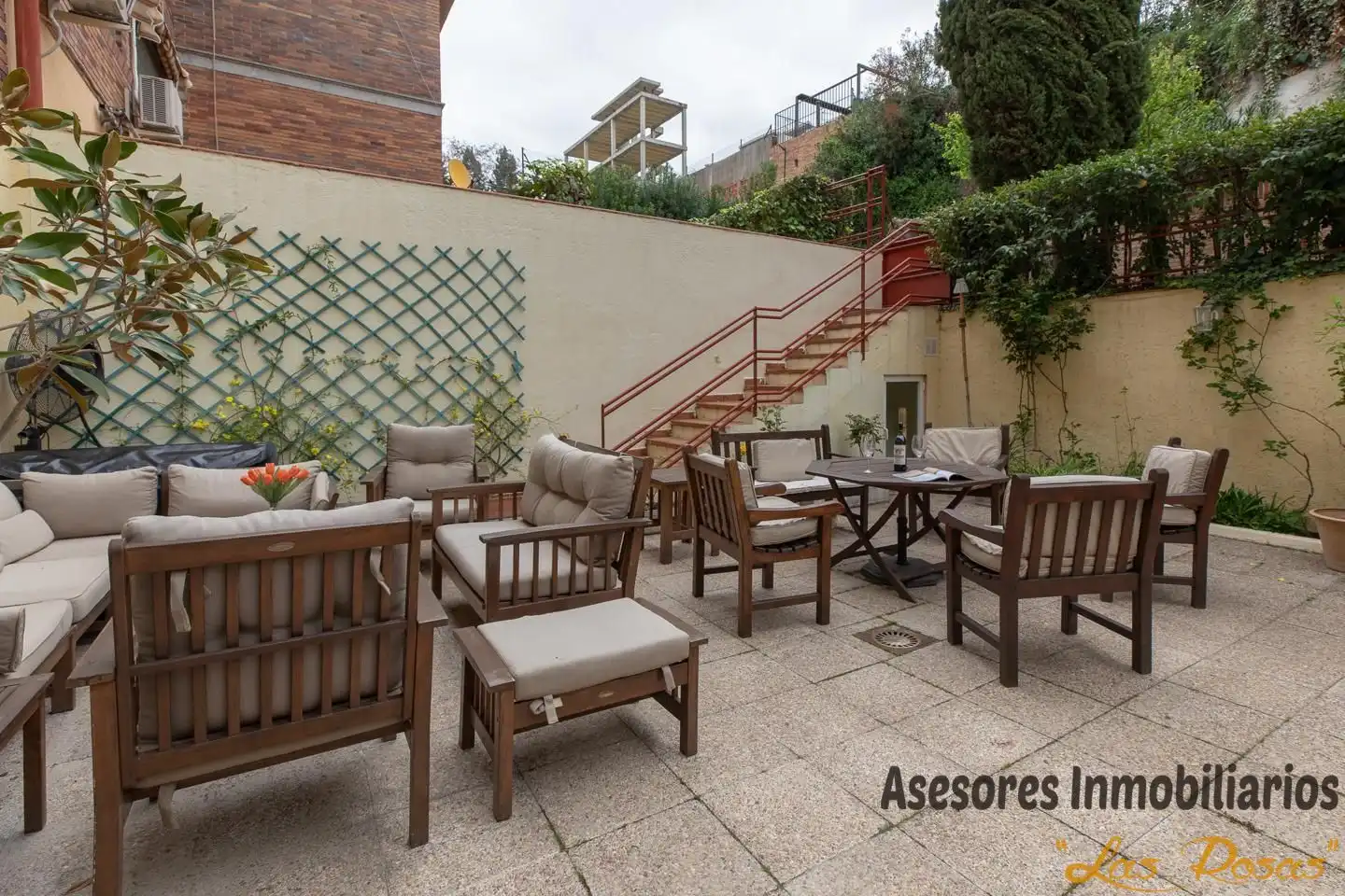 Terrasse von Einfamilien-Reihenhaus zum Verkauf in Madrid mit Klimaanlage, Heizung und Privatgarten