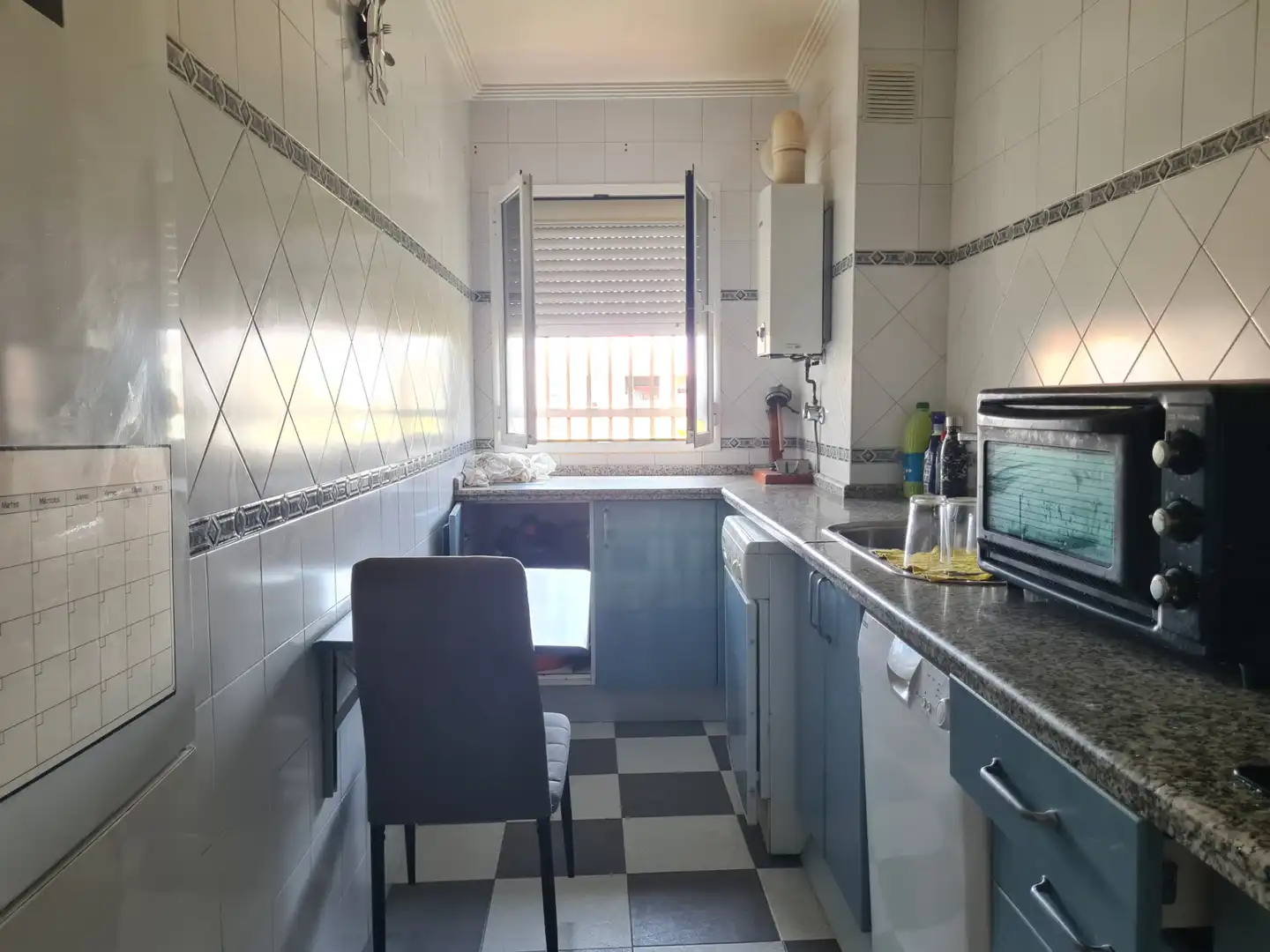 Kitchen of Flat for sale in Sevilla  with Air Conditioner, Terrace and Balcony