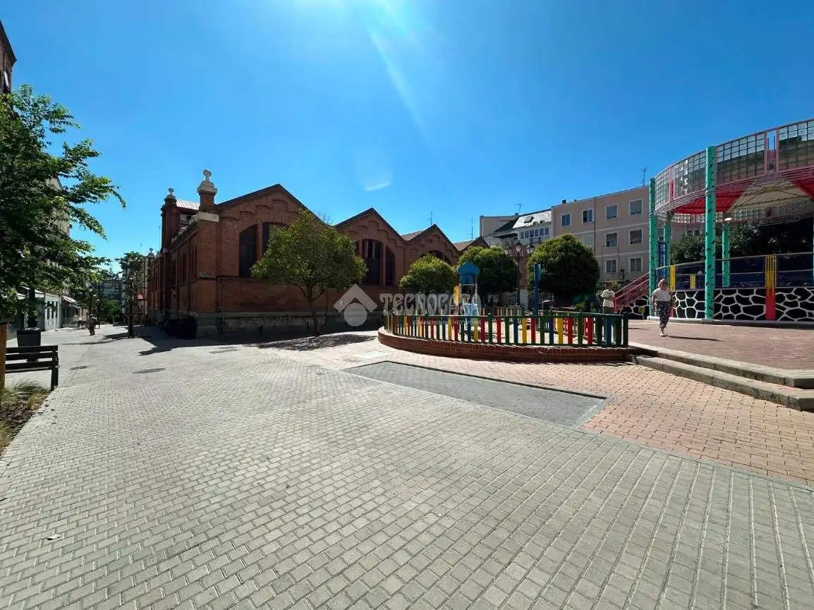 Vista exterior de Local en venta en Madrid