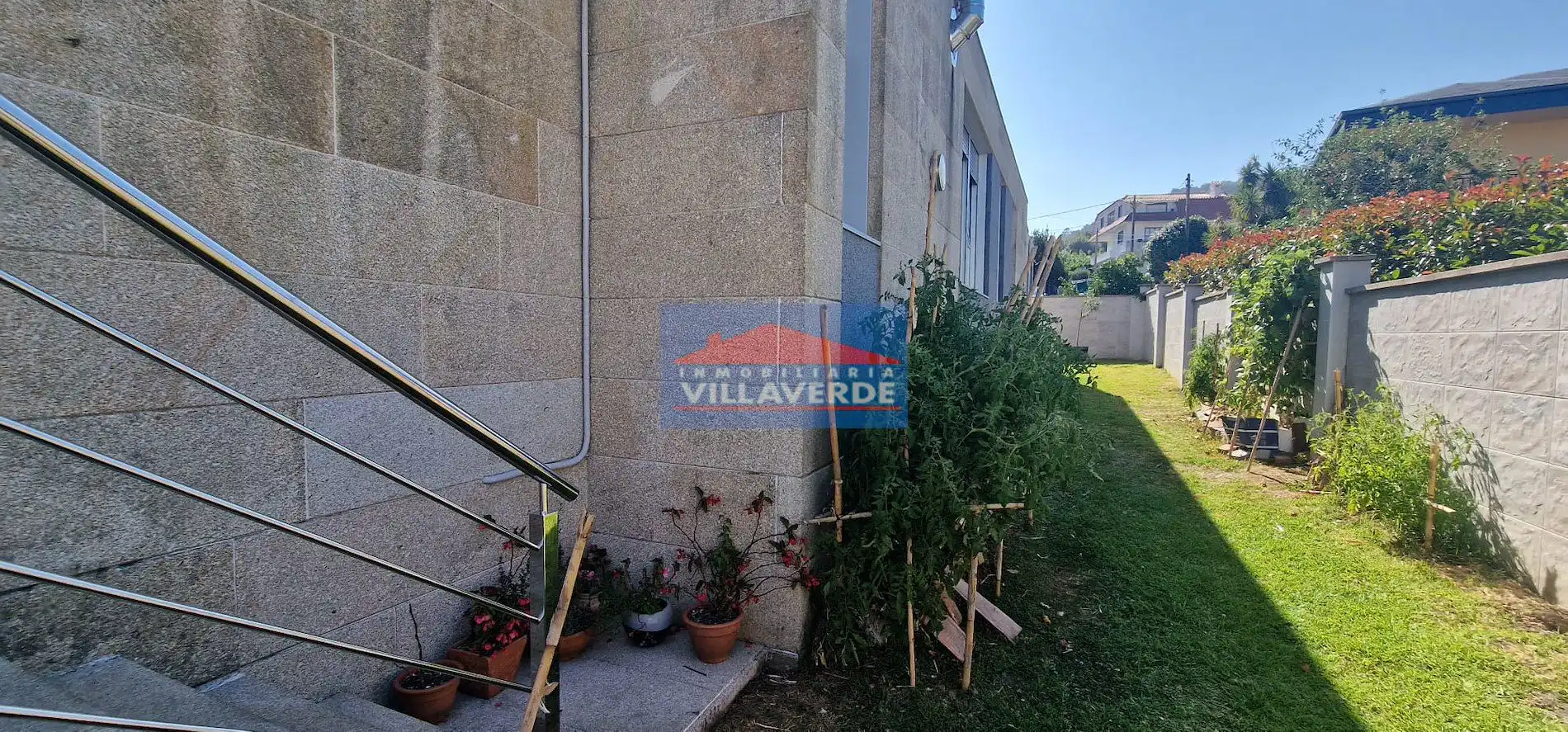 Vista exterior de Casa o chalet en venta en Cangas  con Terraza, Trastero y Piscina