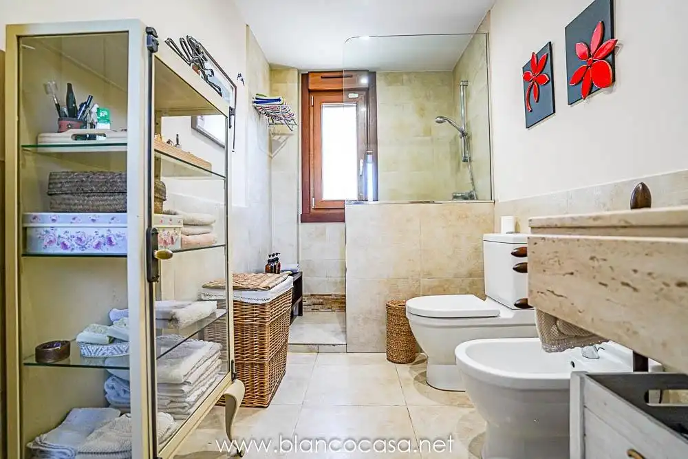 Bathroom of Houses for sale in Carballo  with Heating, Private garden and Storage room