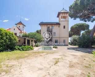 Vista exterior de Casa o xalet de lloguer en Sant Vicenç de Montalt amb Aire condicionat, Terrassa i Piscina