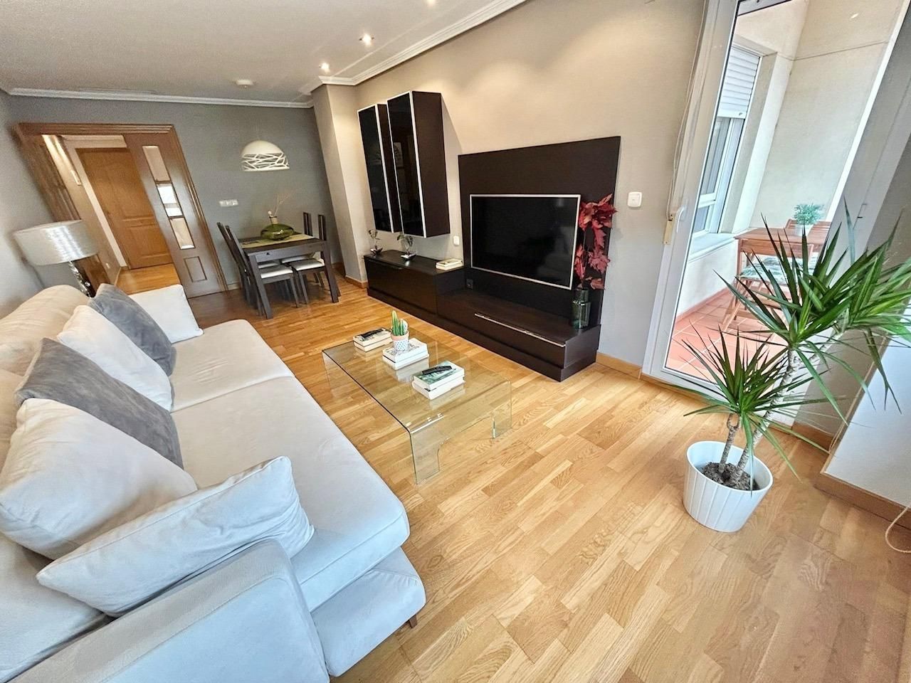 Sala d'estar de Pis en venda en Orihuela amb Aire condicionat, Parquet i Balcó