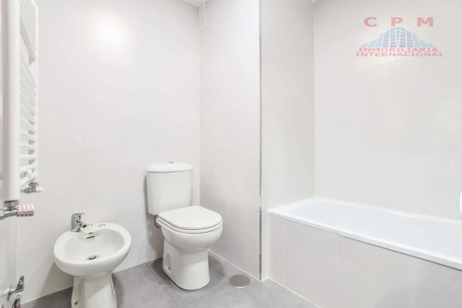 Bathroom of Attic for rent in Madrid  with Air Conditioner, Heating and Parquet flooring
