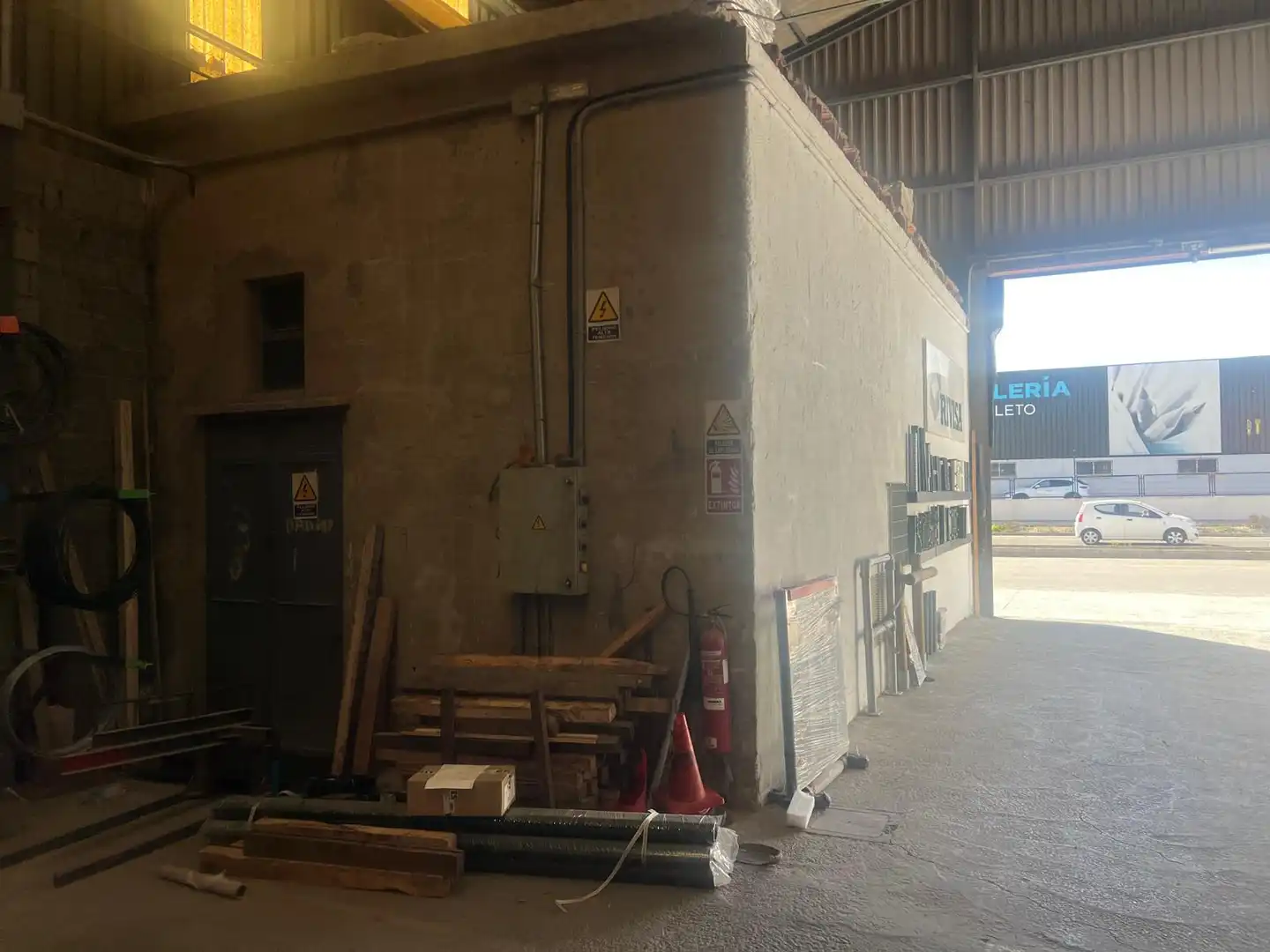 Nau industrial en venda en Manises amb Alarma