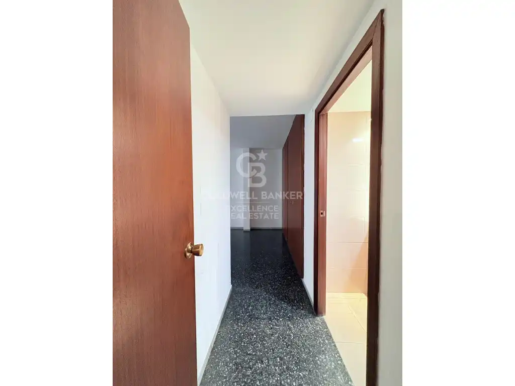 Flat for sale in Valencia  with Air Conditioner and Terrace