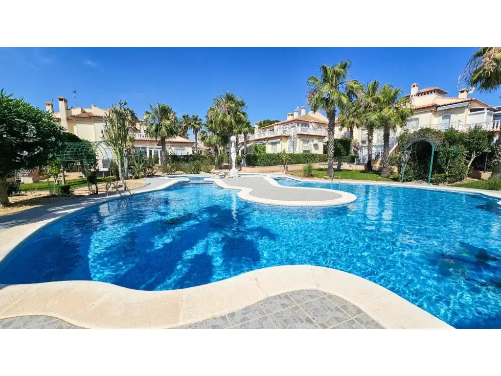 Bungalow with pool for sale in Orihuela Costa, imagen 3