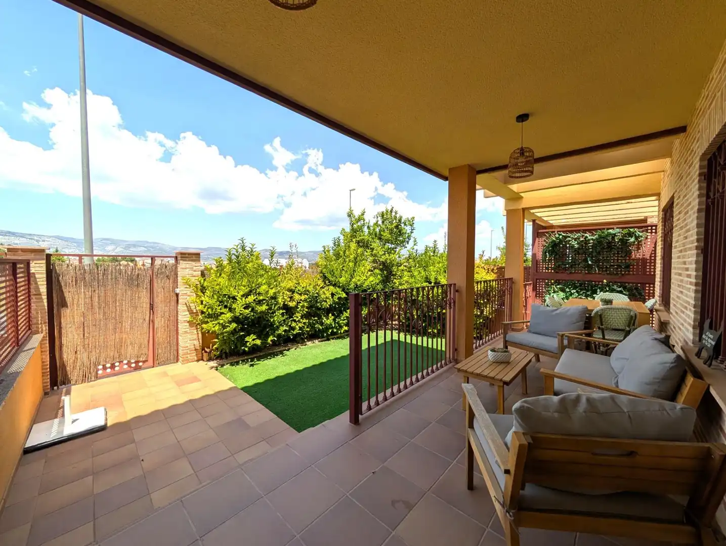 Casa adosada en venta en Calle RIU SEGURA, Castalla