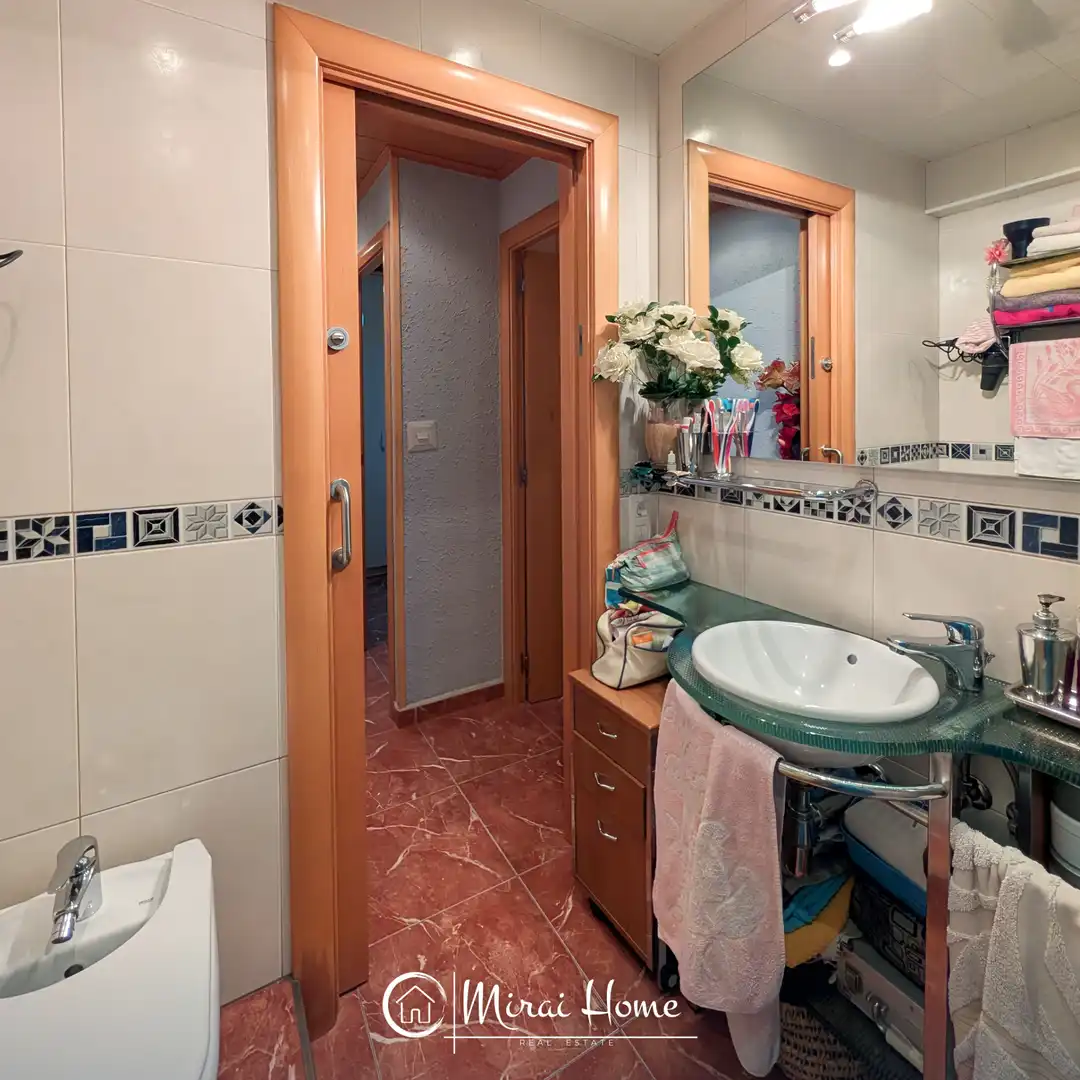 Baño de Piso en venta en Santa Coloma de Gramenet con Aire acondicionado, Calefacción y Terraza