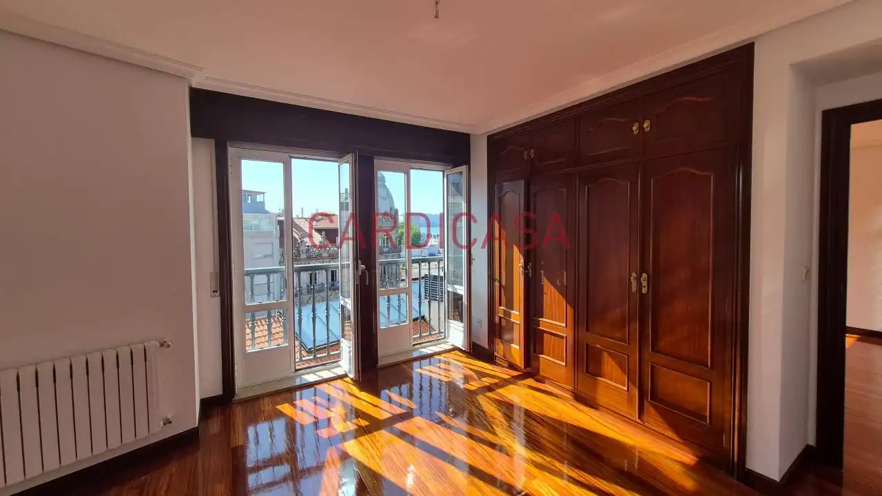 Piso con ascensor en venta en Areal