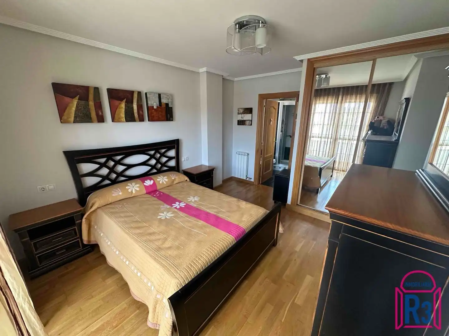 Habitación de Casa adosada en venta en Villaquilambre con Calefacción, Piscina y Amueblado