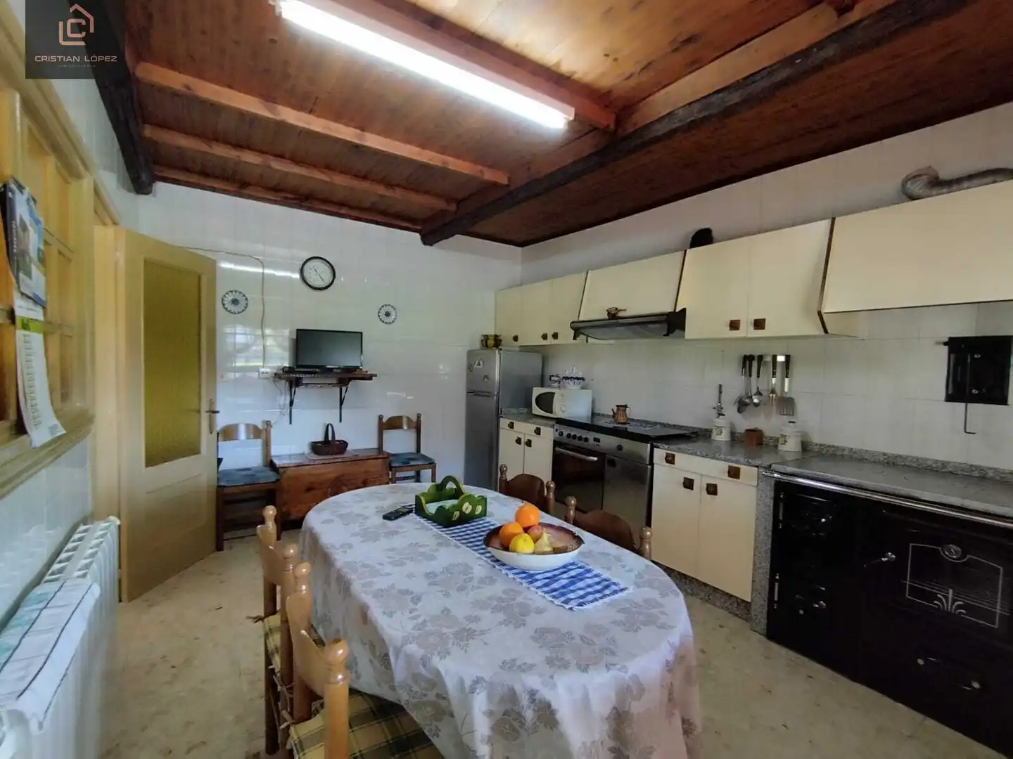 Cuina de Casa o xalet en venda en Abegondo amb Calefacció, Parquet i Terrassa