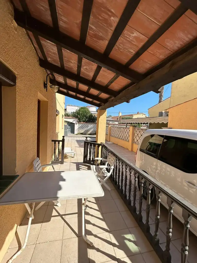 House with pool for sale in Requesens, imagen 4