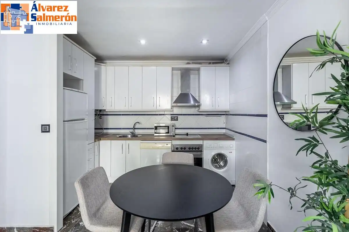 Kitchen of Flat for sale in Granada