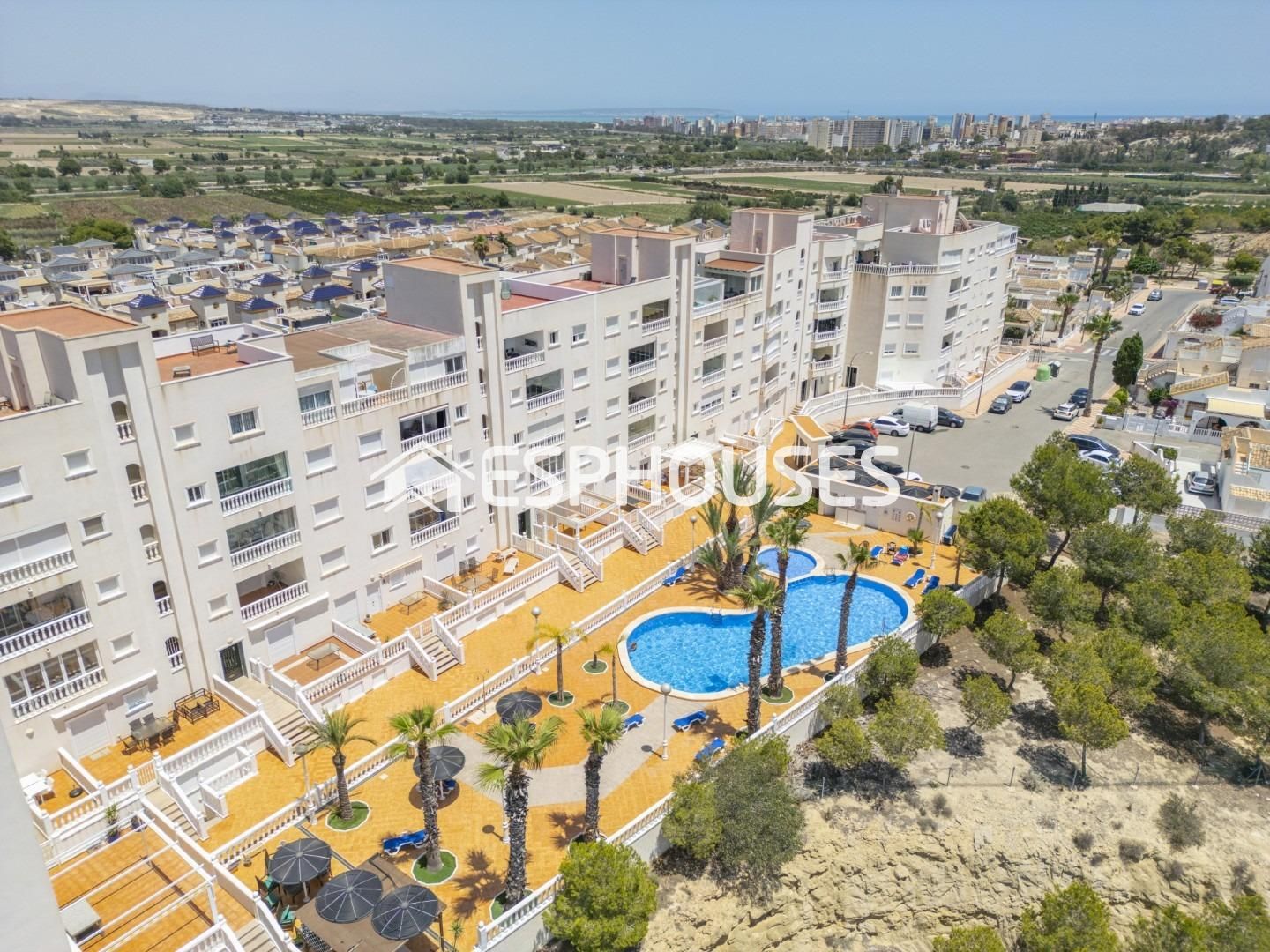 Exterior view of Duplex for sale in Guardamar del Segura  with Air Conditioner, Terrace and Storage room