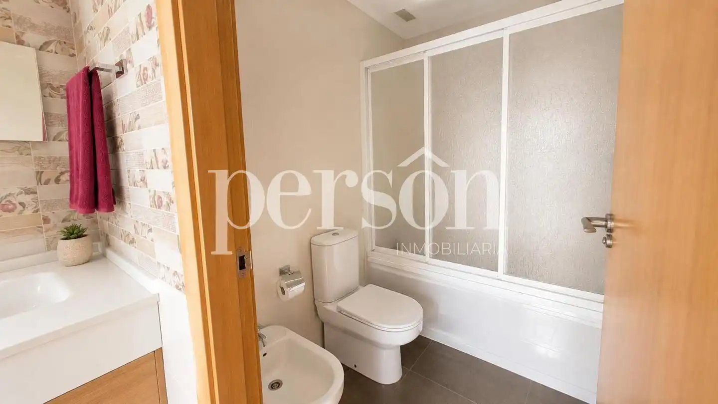 Bathroom of Ground floor for sale in Carcaixent  with Air Conditioner, Terrace and Storage room