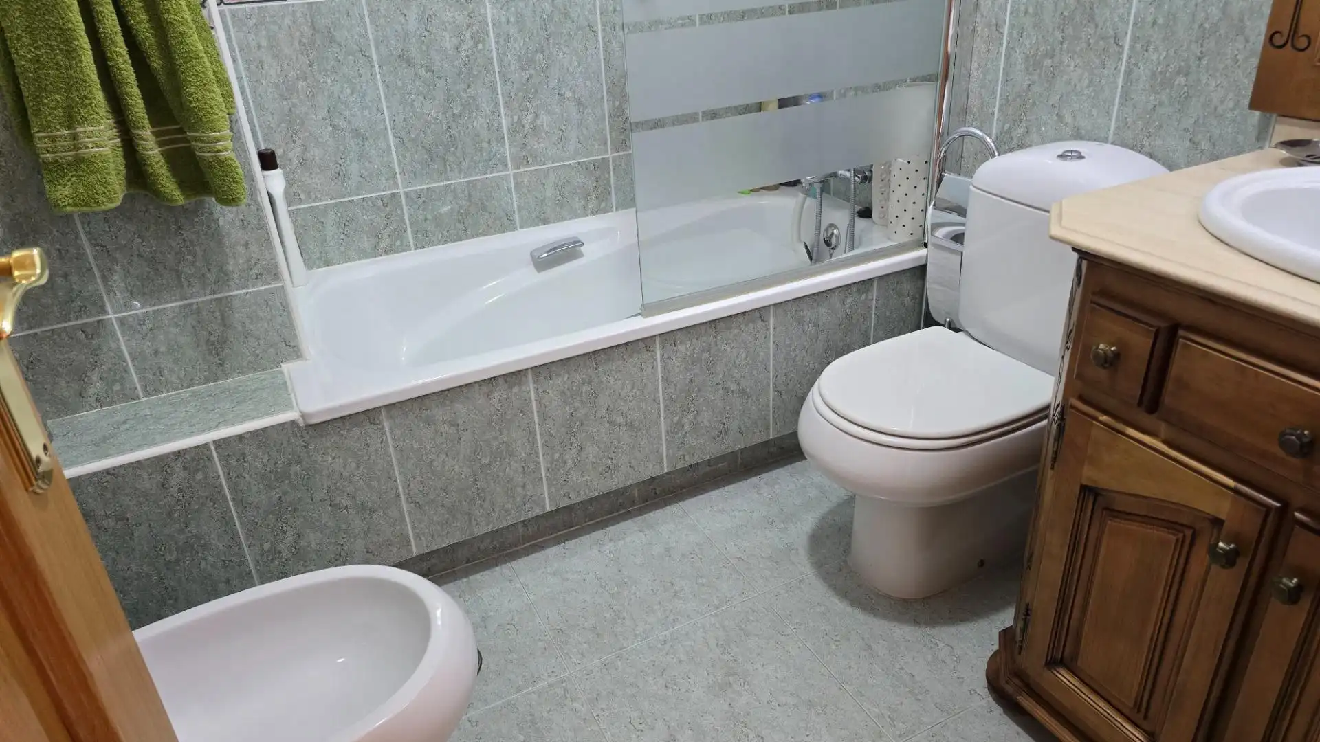 Baño de Piso en venta en Hellín con Aire acondicionado, Calefacción y Terraza
