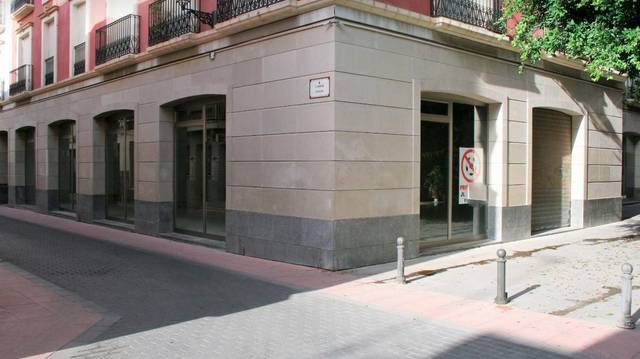 Local comercial en Alquiler en El Raval - Portes Encarnades