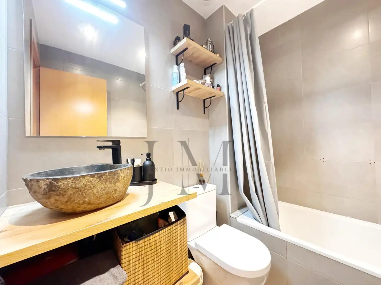 Badezimmer von Wohnung zum Verkauf in Terrassa mit Heizung