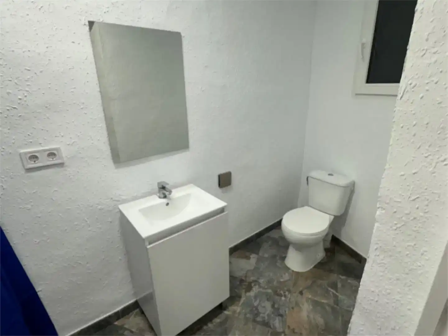 Bany de Apartament de lloguer en Nerja amb Jardí privat i Moblat