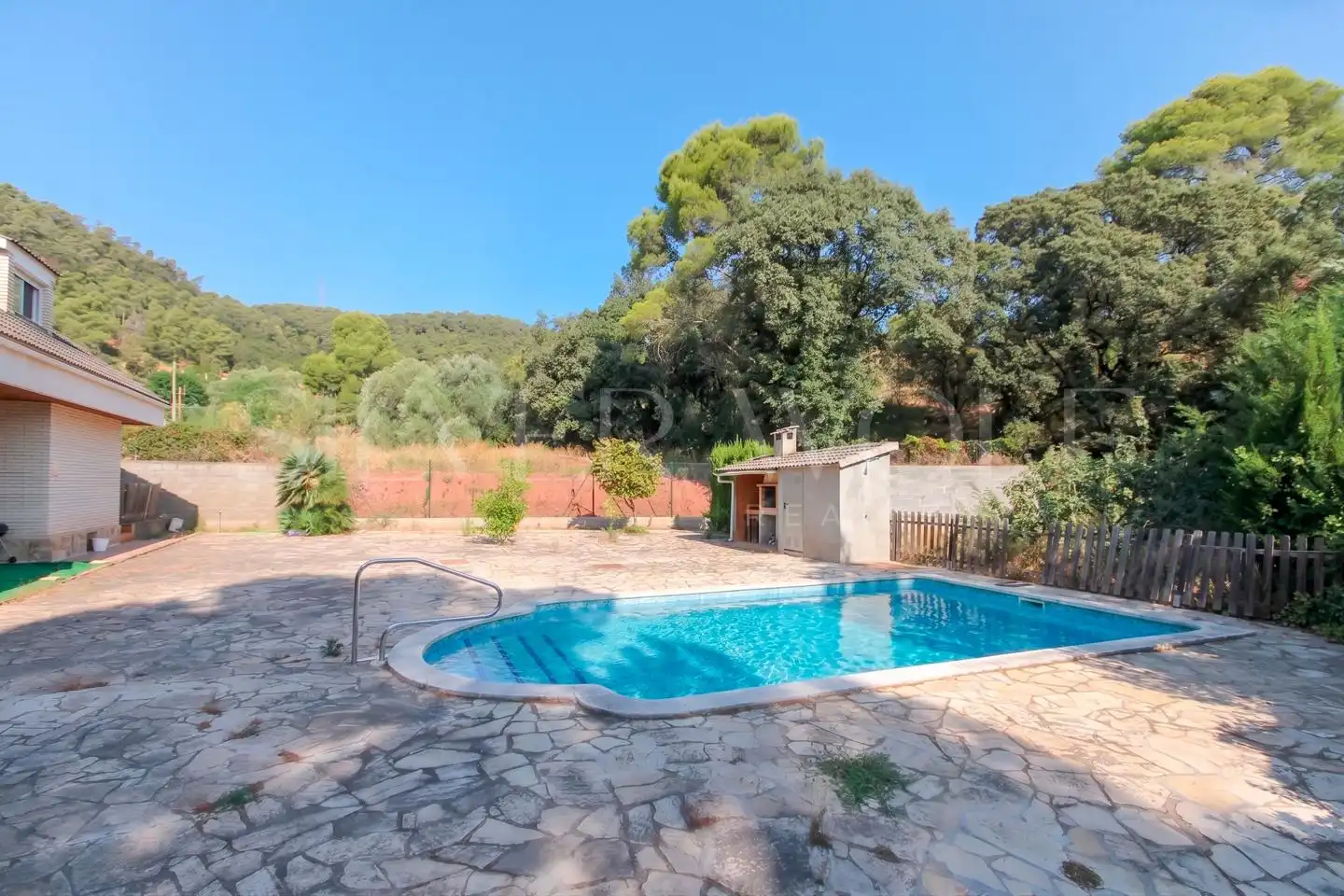 Casa con piscina en venta en Segona Avinguda, imagen 2