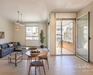 Living room of Flat for sale in Sant Cugat del Vallès  with Air Conditioner, Private garden and Swimming Pool