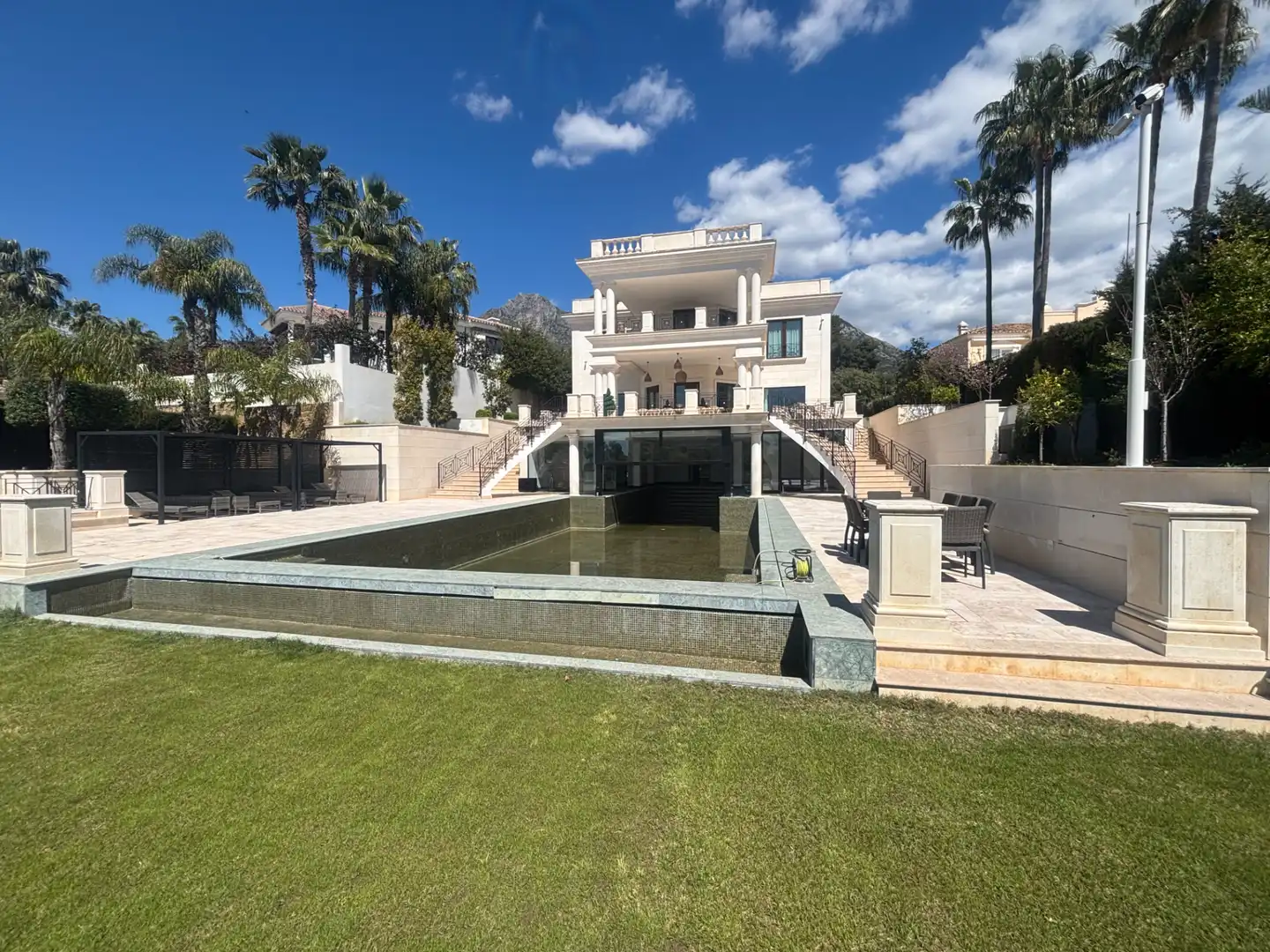 Chalet con terraza en venta en Lugar Urbanizacion Sierra Blanca 110, imagen 3
