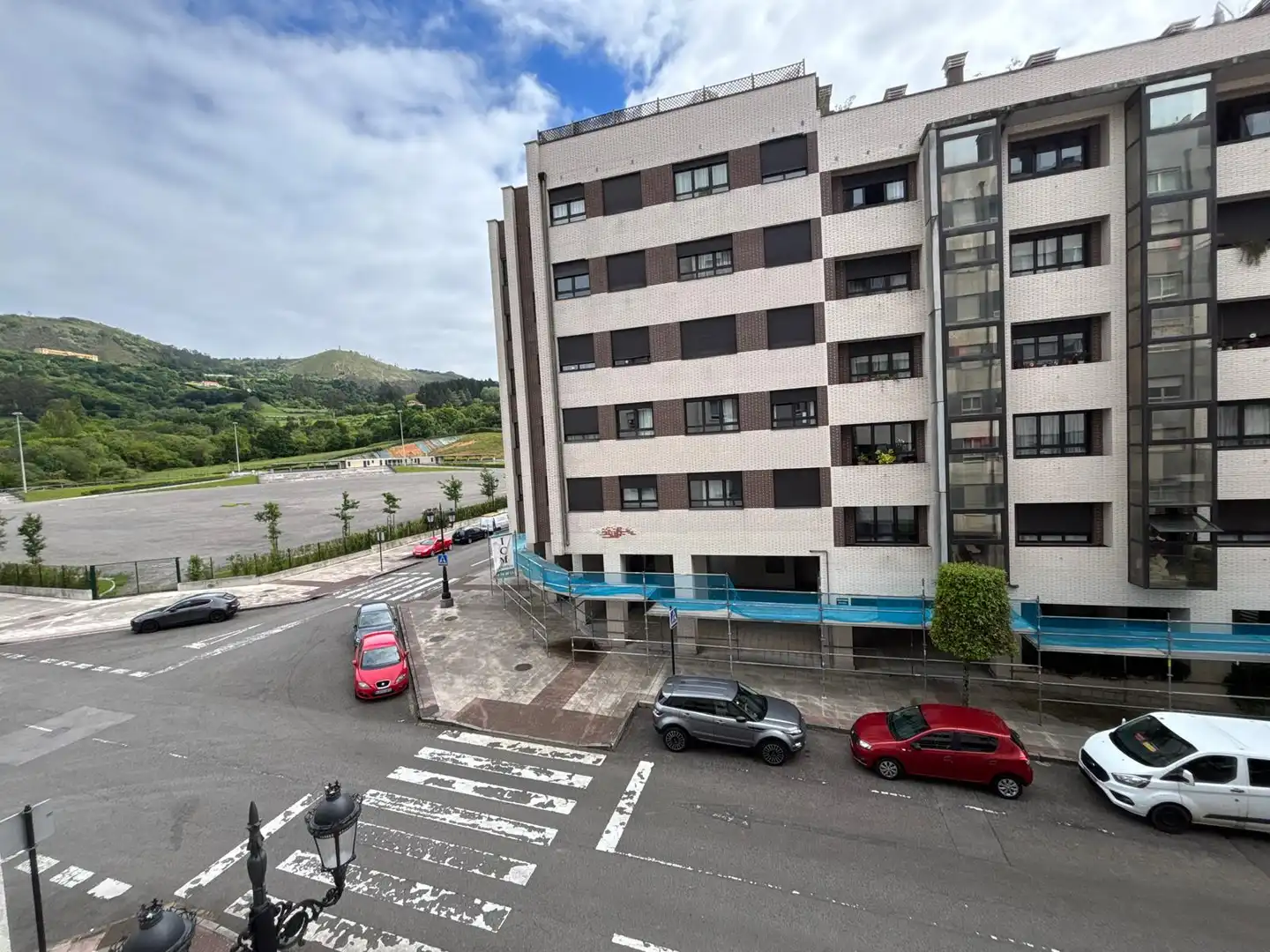Vista exterior de Piso en venta en Oviedo  con Calefacción, Parquet y Trastero
