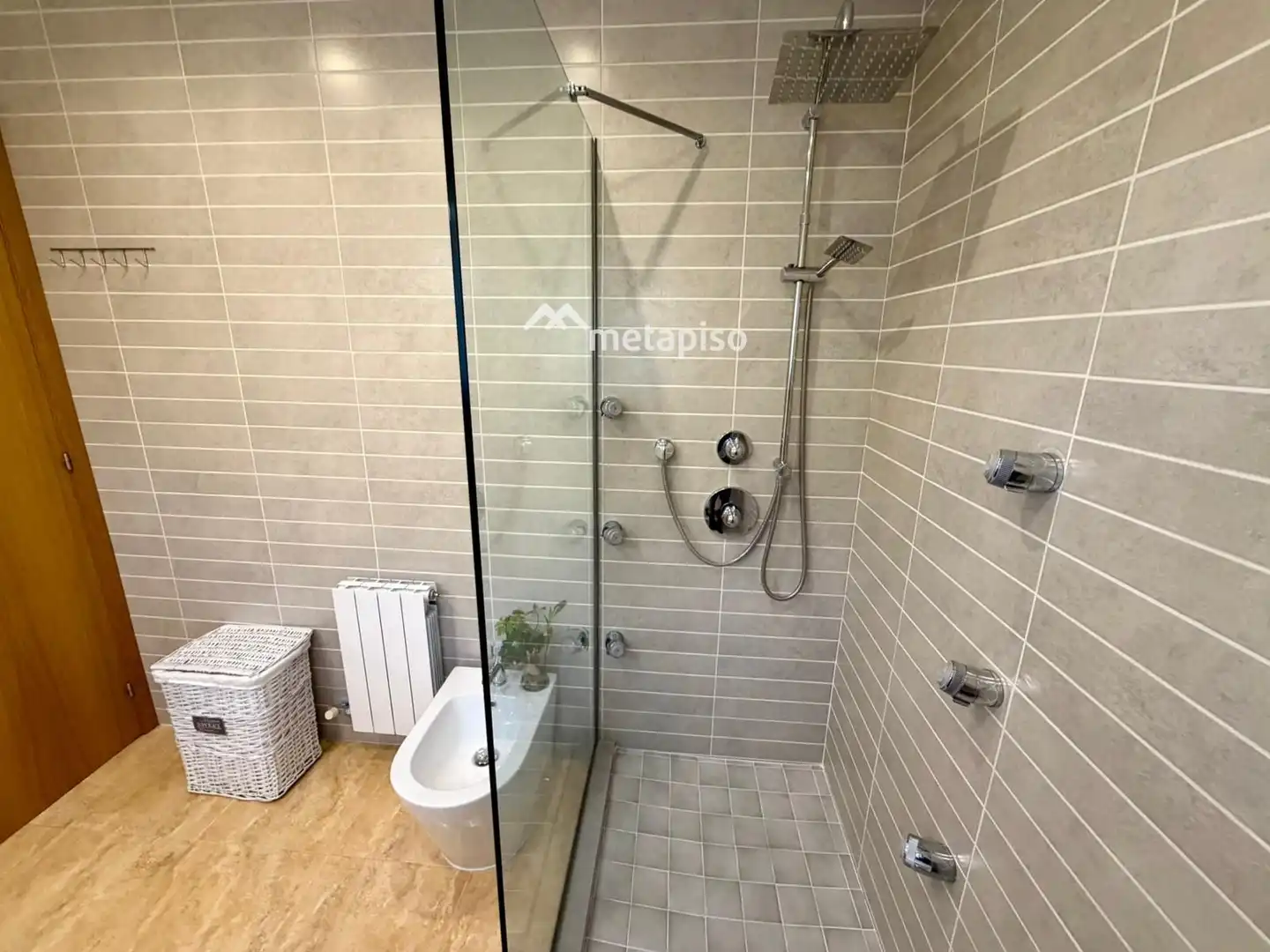 Baño de Casa adosada en venta en Santa Margarida I Els Monjos con Aire acondicionado, Calefacción y Terraza