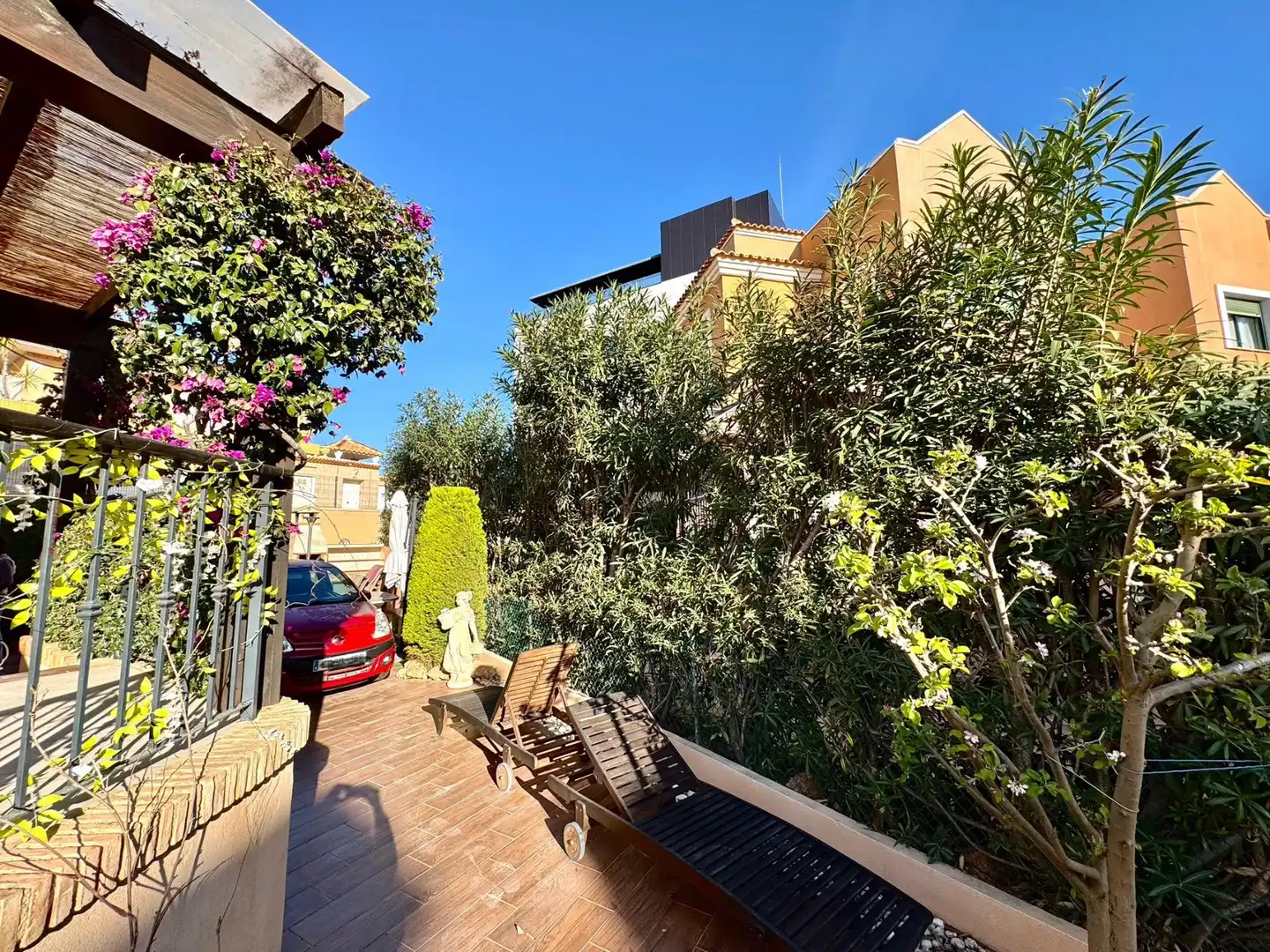Vista exterior de Casa o xalet de lloguer en Torrevieja amb Aire condicionat, Terrassa i Moblat