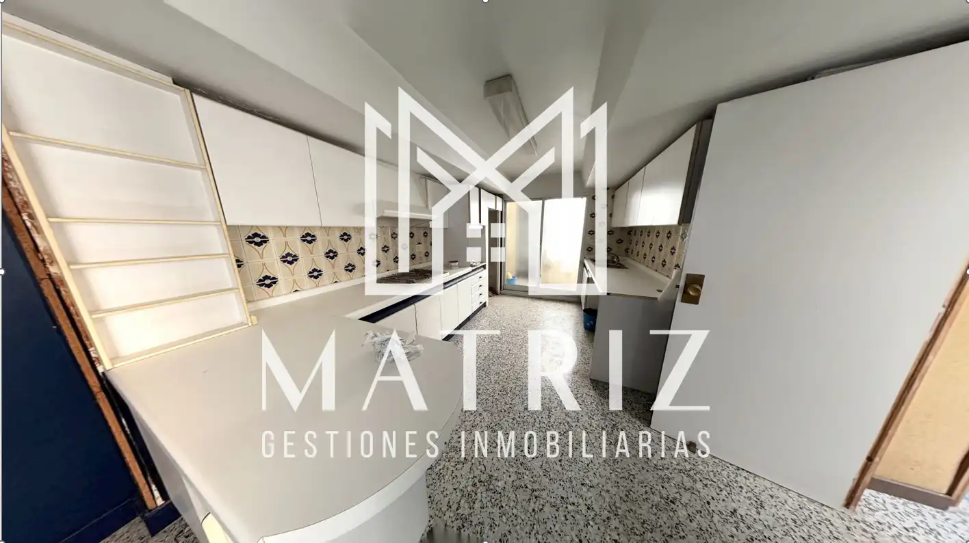 Flat with terrace for sale in Calle Maestro Bretón