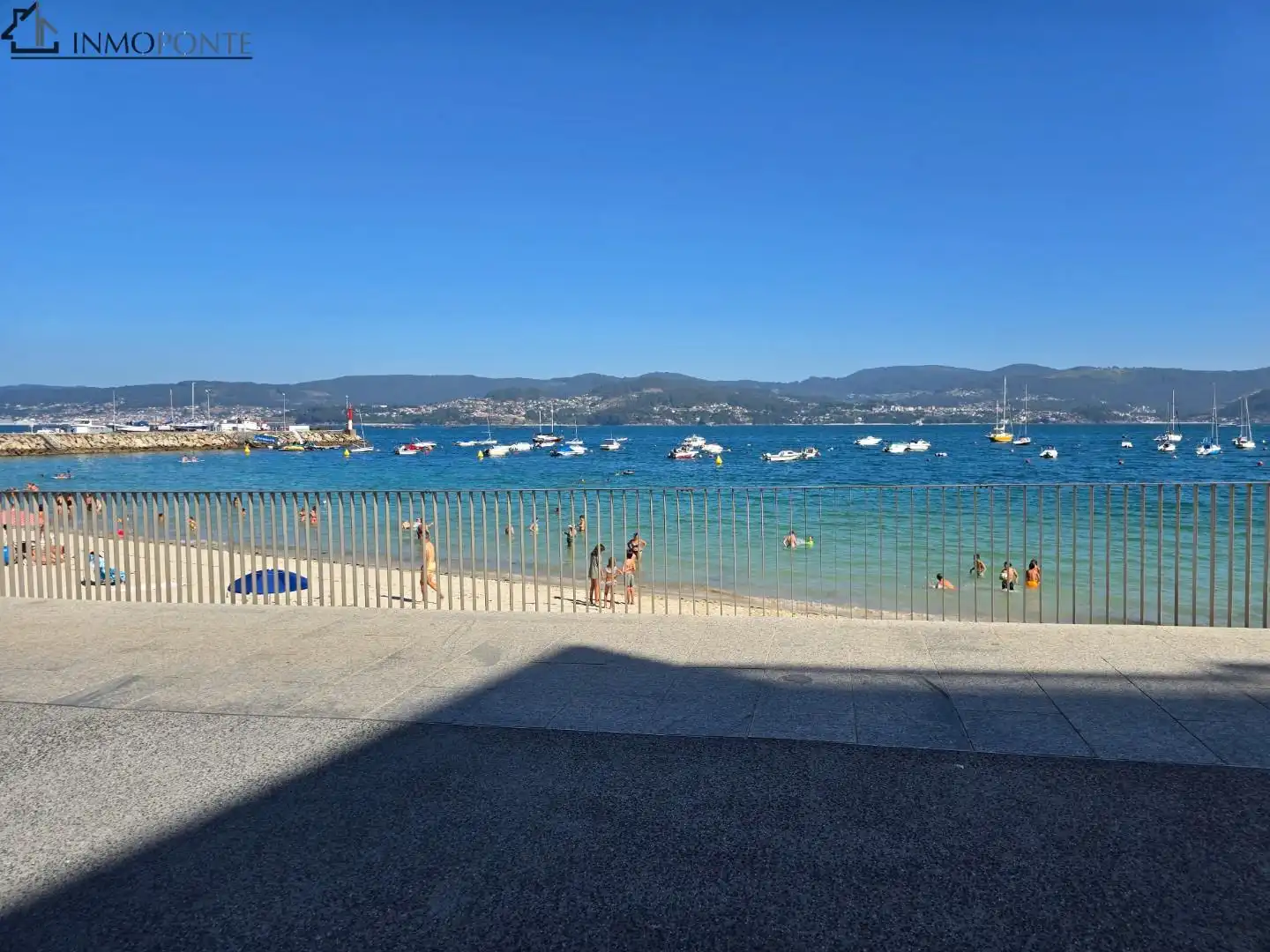 Vista exterior de Casa o xalet en venda en Poio amb Jardí privat