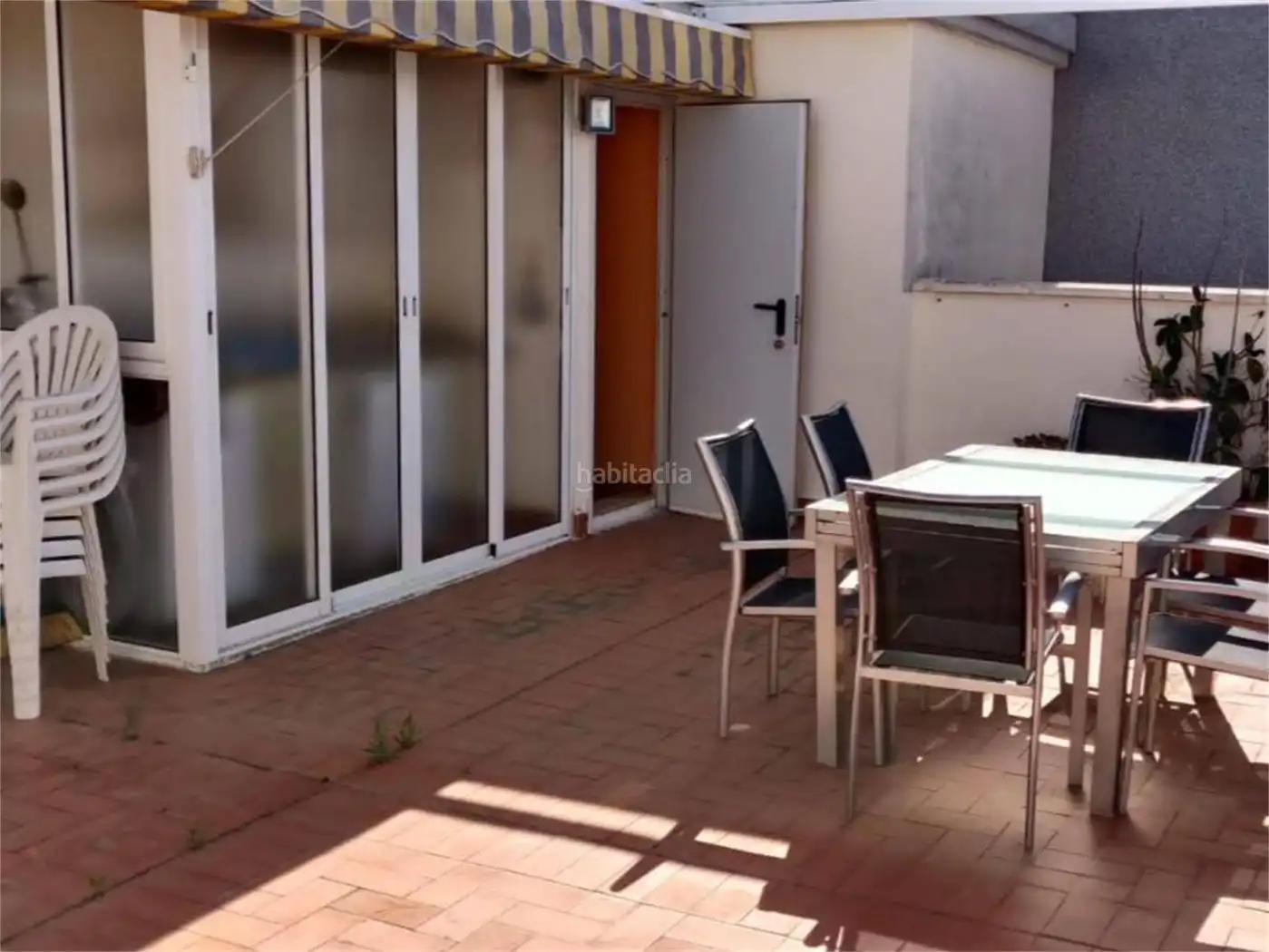 Penthouse with pool to rent in Carrer Jaume I 8