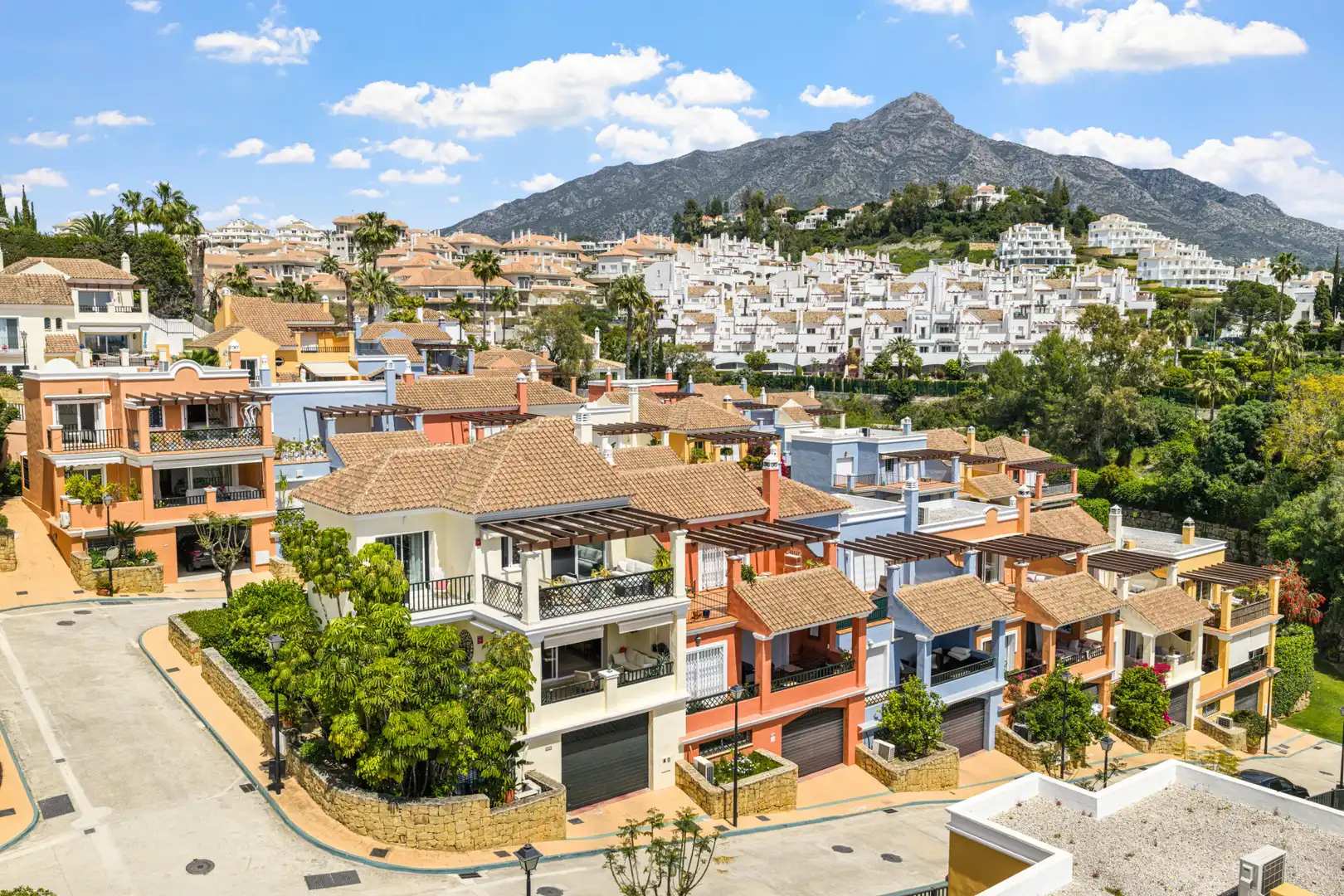 Adossat amb terrassa en venda a Nueva Andalucía