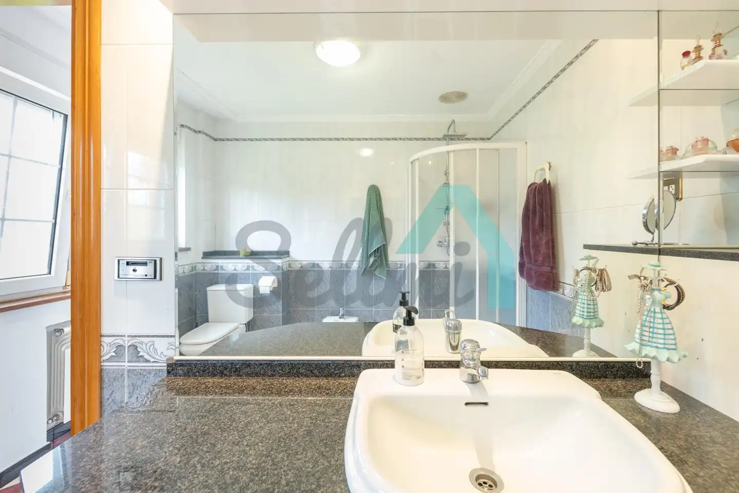 Baño de Casa adosada en venta en El Franco  con Calefacción, Jardín privado y Parquet