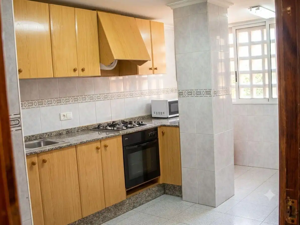 Cocina de Apartamento de alquiler en Valencia con Balcón