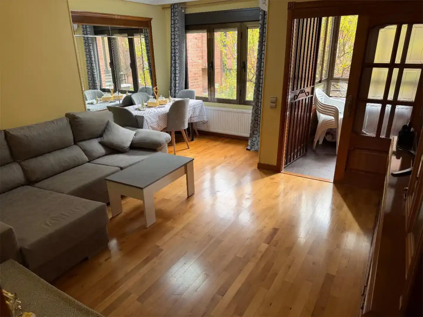 Sala d'estar de Pis en venda en Leganés amb Aire condicionat, Jardí privat i Parquet