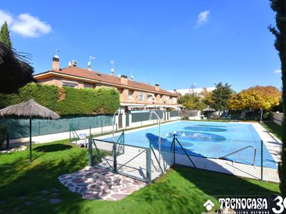 Swimming pool of Single-family semi-detached for sale in Villaviciosa de Odón  with Air Conditioner