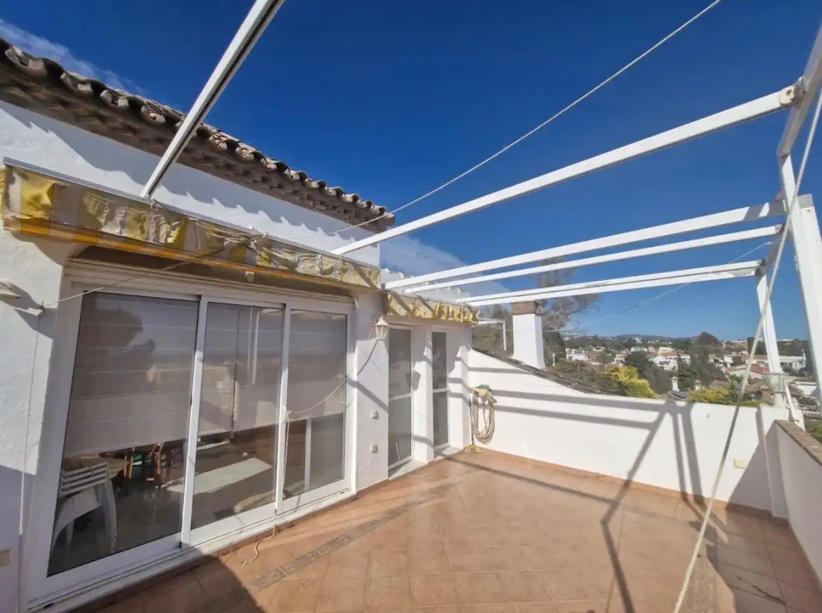 Terrasse von Dachboden zum Verkauf in Marbella mit Klimaanlage, Terrasse und Möbliert