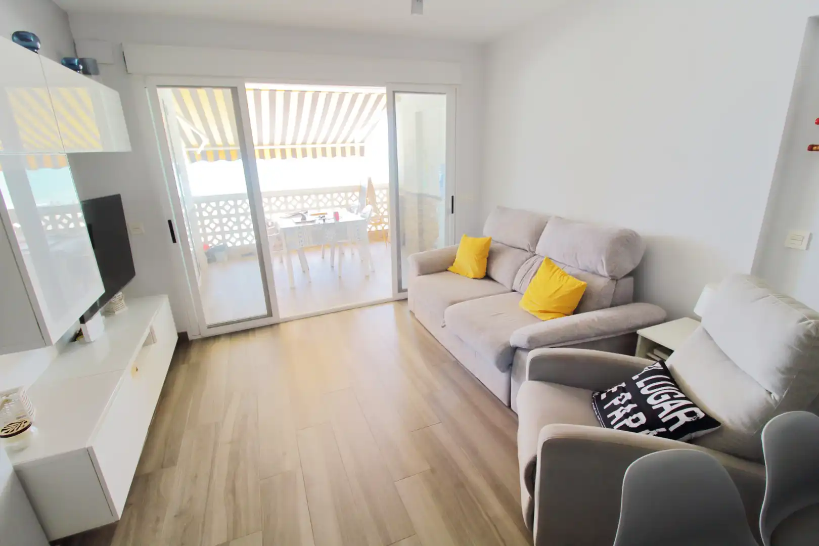 Sala d'estar de Pis en venda en Valencia amb Aire condicionat i Terrassa