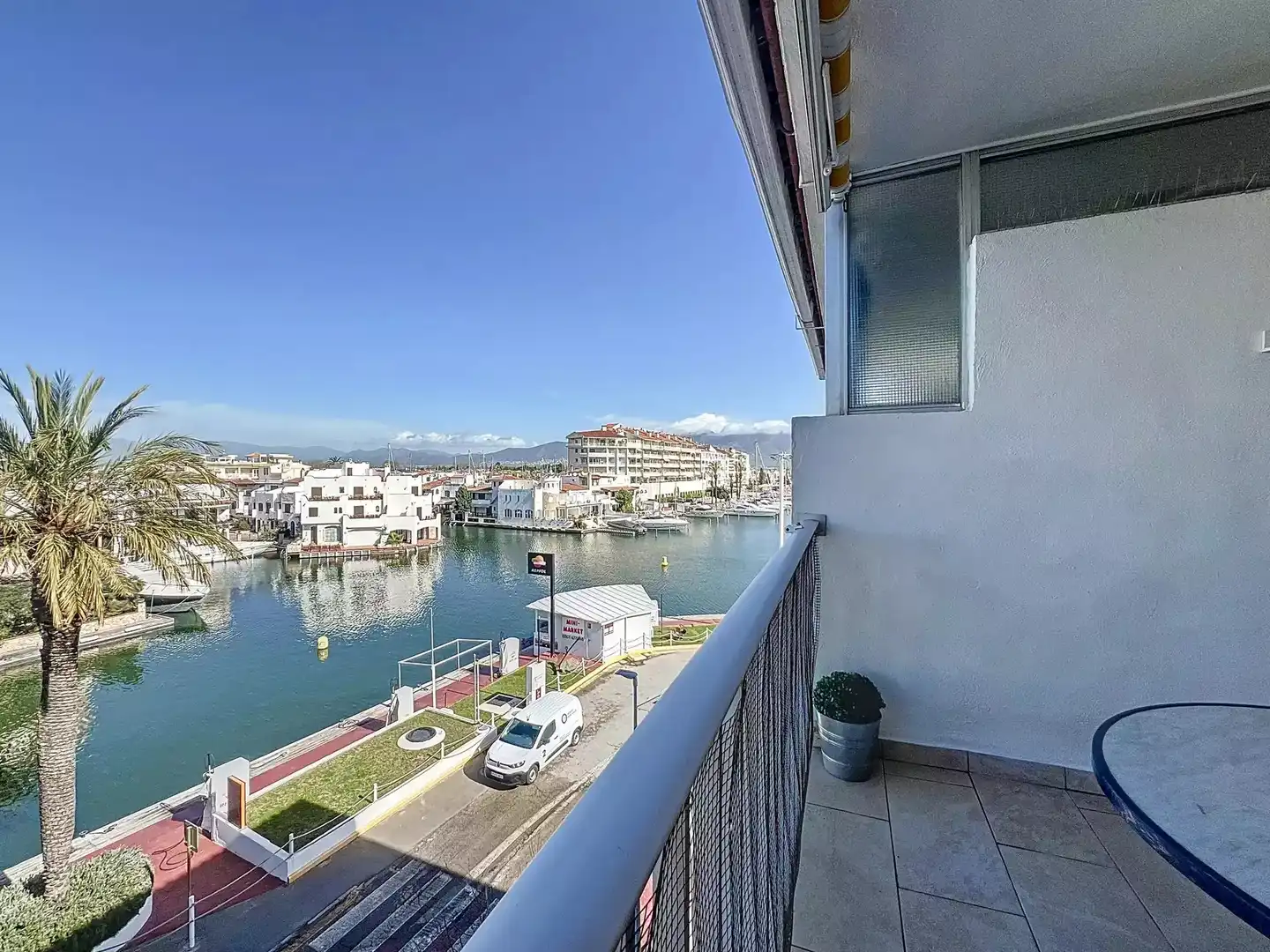 Terrassa de Estudi en venda en Empuriabrava amb Terrassa i Moblat